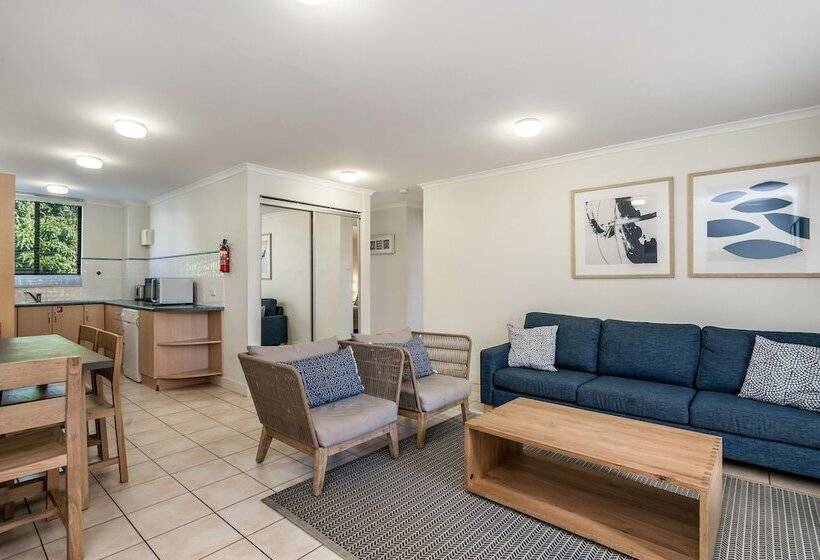 شقة غرفتين, Bayview Beachfront Apartments, In Town Right On The Beach