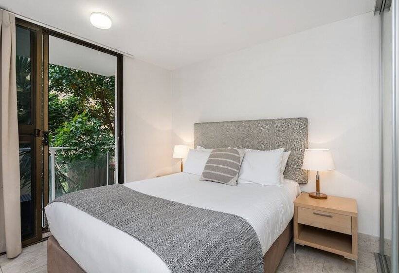 شقة سوبيريور غرفتين, Bayview Beachfront Apartments, In Town Right On The Beach