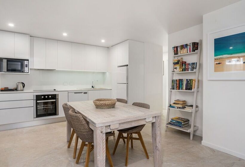 ２ベッドルームのスーペリアアパートメント, Bayview Beachfront Apartments, In Town Right On The Beach