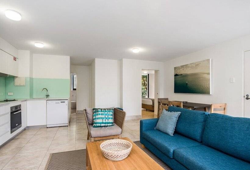 شقة سوبيريور غرفتين, Bayview Beachfront Apartments, In Town Right On The Beach