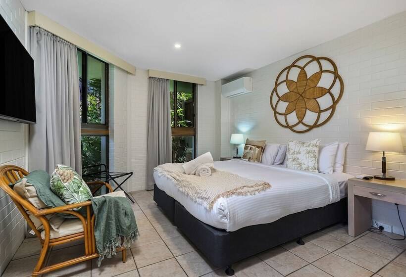 شقة إقتصادية غرفة واحد, Bayview Beachfront Apartments, In Town Right On The Beach