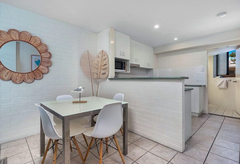 شقة إقتصادية غرفة واحد, Bayview Beachfront Apartments, In Town Right On The Beach