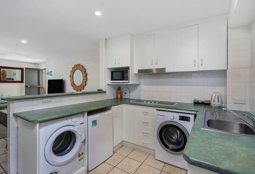 شقة إقتصادية غرفة واحد, Bayview Beachfront Apartments, In Town Right On The Beach