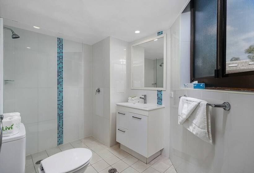 شقة إقتصادية غرفة واحد, Bayview Beachfront Apartments, In Town Right On The Beach