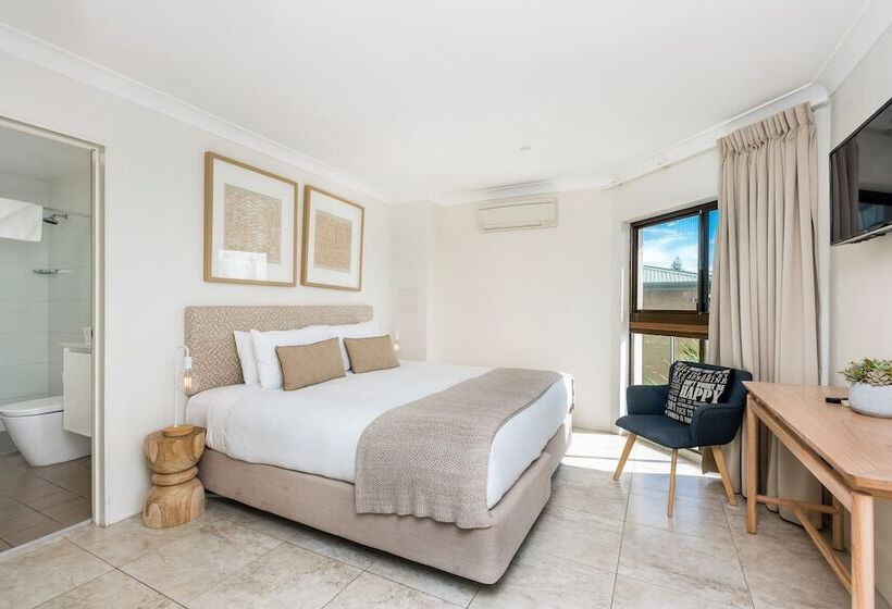 شقة دور أخير غرفتين نوم, Bayview Beachfront Apartments, In Town Right On The Beach