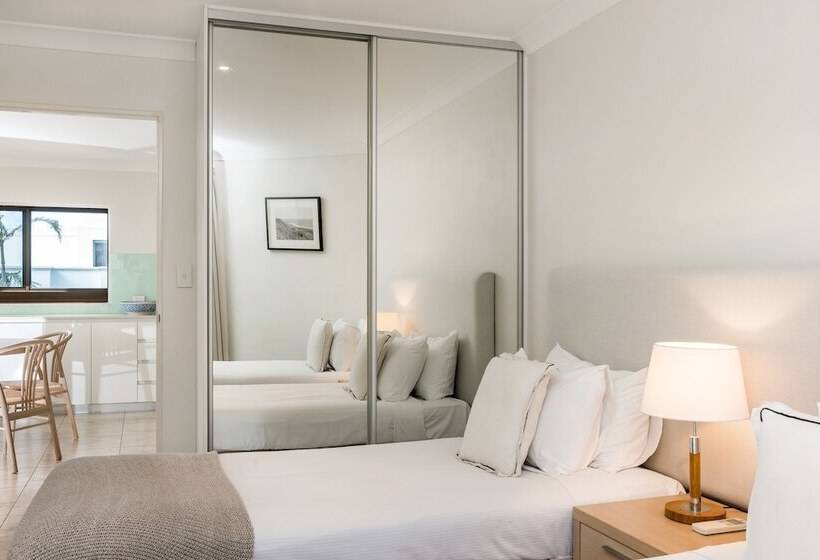 ペントハウス２ベッドルームアパート, Bayview Beachfront Apartments, In Town Right On The Beach