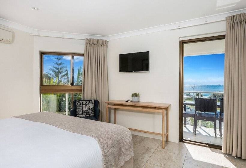 شقة دور أخير غرفتين نوم, Bayview Beachfront Apartments, In Town Right On The Beach