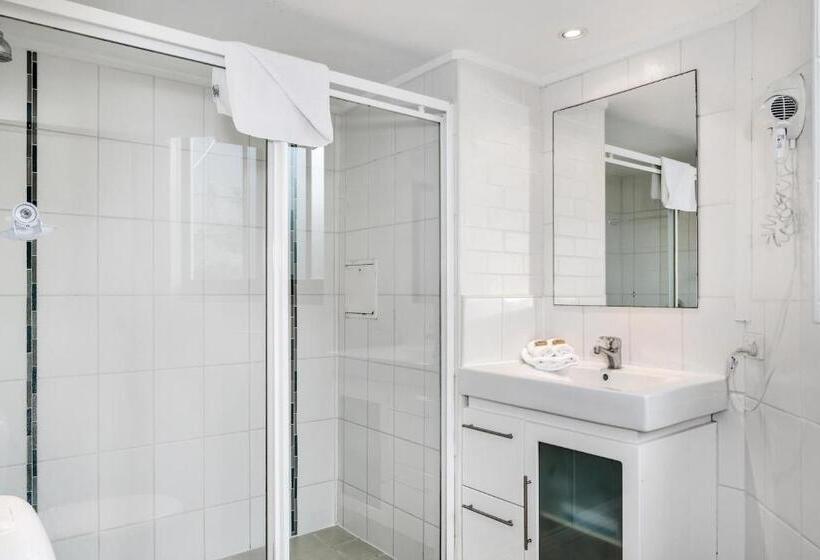 شقة غرفة واحدة, Bayview Beachfront Apartments, In Town Right On The Beach