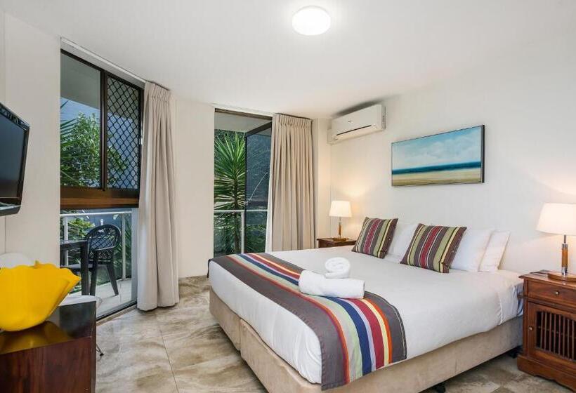 شقة غرفة واحدة, Bayview Beachfront Apartments, In Town Right On The Beach