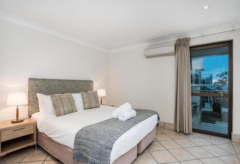 شقة غرفتين, Bayview Beachfront Apartments, In Town Right On The Beach