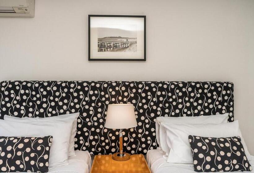 شقة غرفتين, Bayview Beachfront Apartments, In Town Right On The Beach