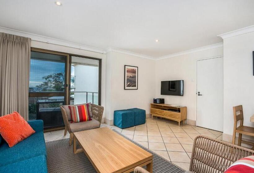 شقة غرفتين, Bayview Beachfront Apartments, In Town Right On The Beach