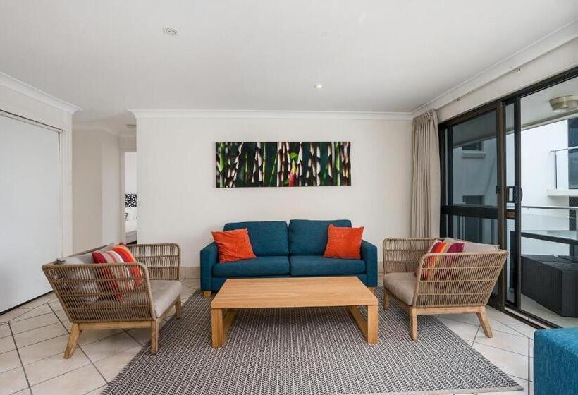 شقة غرفتين, Bayview Beachfront Apartments, In Town Right On The Beach