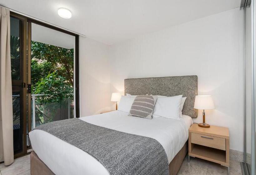 شقة سوبيريور غرفتين, Bayview Beachfront Apartments, In Town Right On The Beach