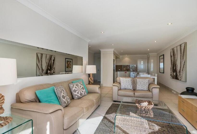 شقة ديلوكس غرفتين نوم مطلة على البحر, Bayview Beachfront Apartments, In Town Right On The Beach