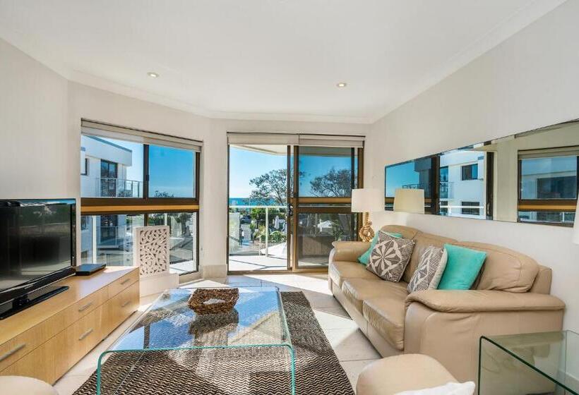オーシャンビューの２ベッドルームデラックスアパート, Bayview Beachfront Apartments, In Town Right On The Beach