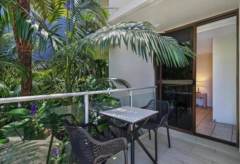 شقة إقتصادية غرفة واحد, Bayview Beachfront Apartments, In Town Right On The Beach