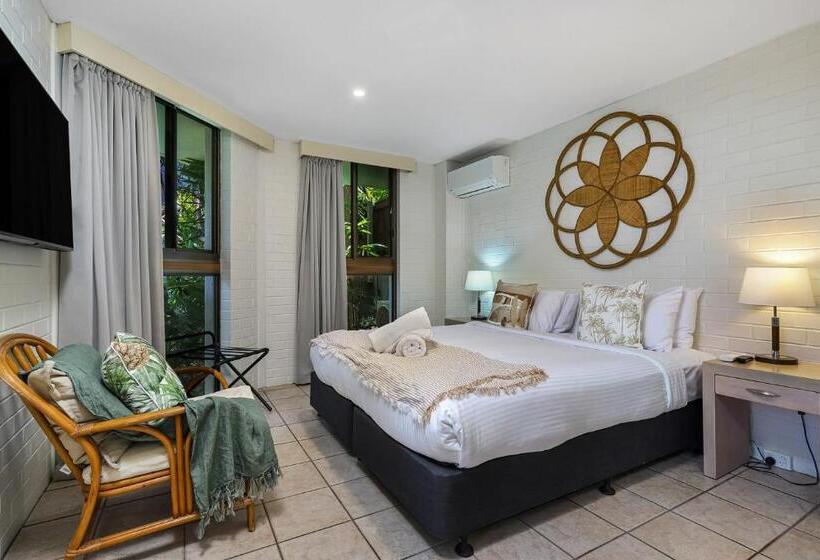 شقة إقتصادية غرفة واحد, Bayview Beachfront Apartments, In Town Right On The Beach