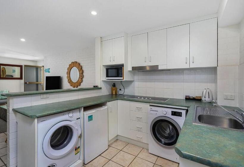 شقة إقتصادية غرفة واحد, Bayview Beachfront Apartments, In Town Right On The Beach