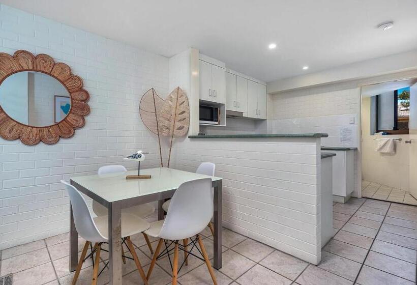 شقة إقتصادية غرفة واحد, Bayview Beachfront Apartments, In Town Right On The Beach