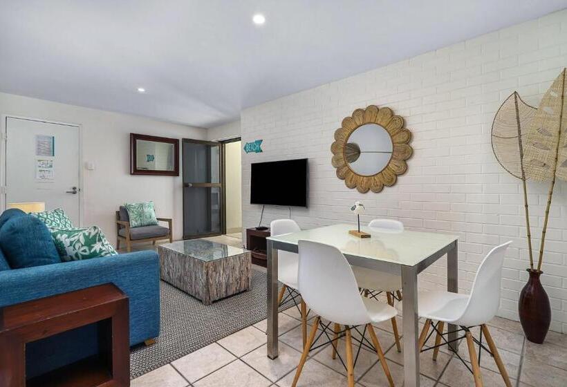 شقة إقتصادية غرفة واحد, Bayview Beachfront Apartments, In Town Right On The Beach