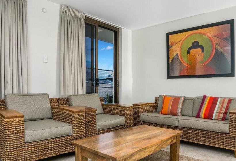 شقة غرفتين, Bayview Beachfront Apartments, In Town Right On The Beach