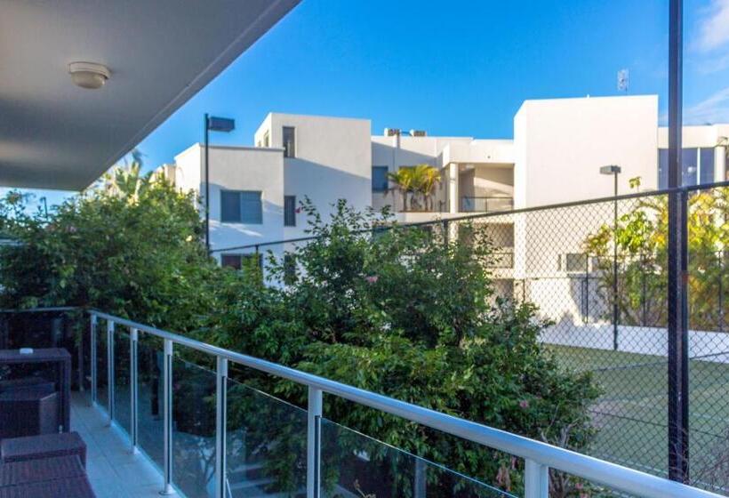 شقة غرفتين, Bayview Beachfront Apartments, In Town Right On The Beach