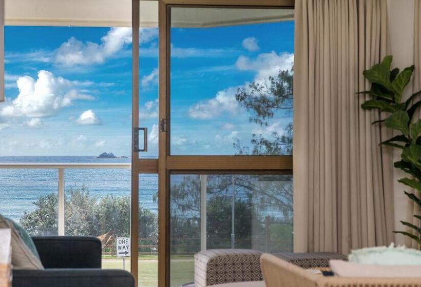 شقة دور أخير غرفتين نوم, Bayview Beachfront Apartments, In Town Right On The Beach