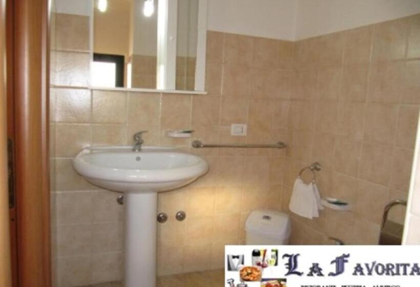 اتاق استاندارد سه نفره, La Favorita