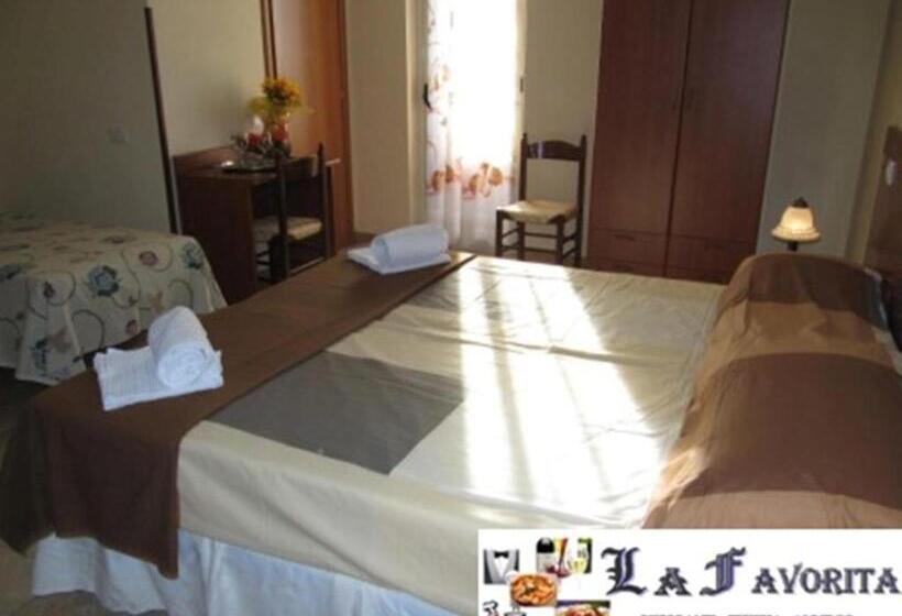 اتاق استاندارد چهار تخته, La Favorita
