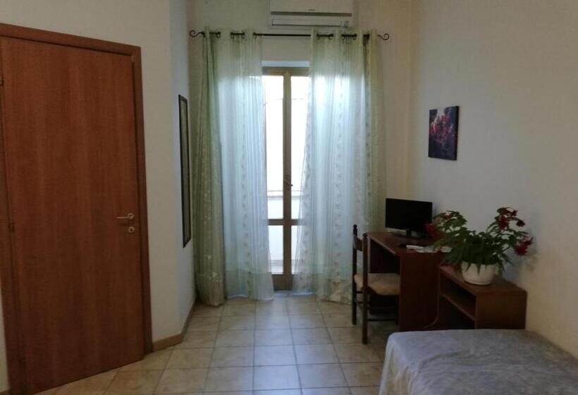 Economy Triple Room, La Favorita