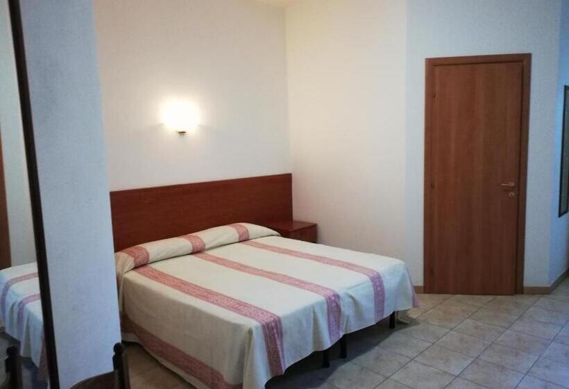 Economy Triple Room, La Favorita