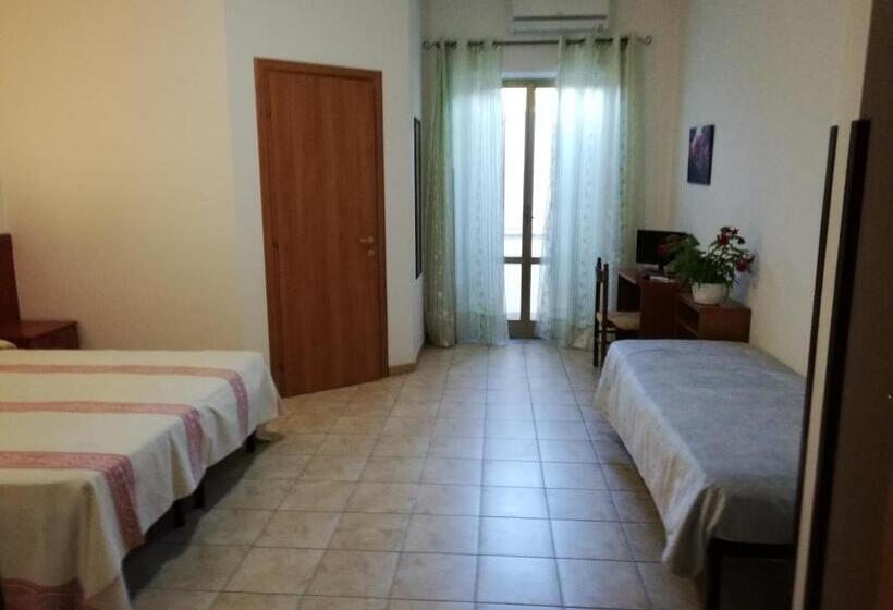 Economy Triple Room, La Favorita