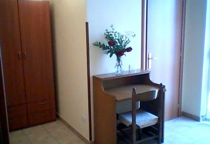 اتاق استاندارد سه نفره, La Favorita