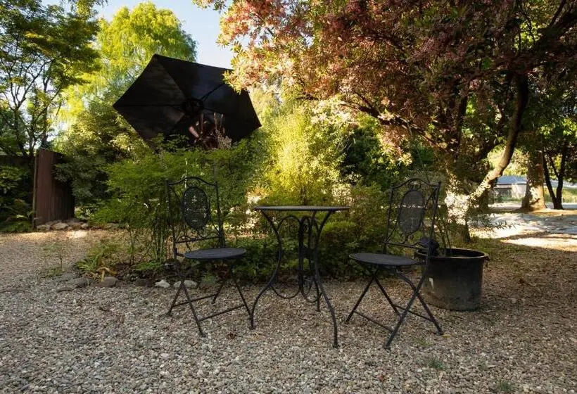 سوئیت با وان آب گرم, Adina Lodge Holiday Apartments