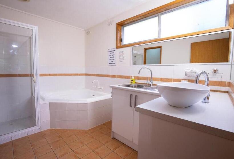 سوئیت با وان آب گرم, Adina Lodge Holiday Apartments