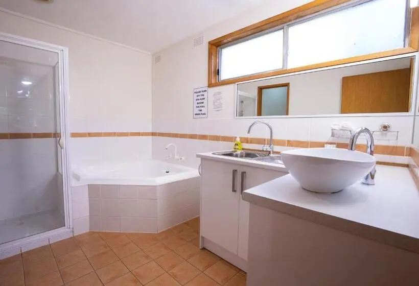 سوئیت با وان آب گرم, Adina Lodge Holiday Apartments