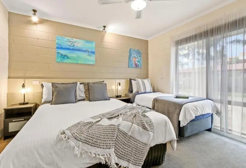 اتاق لوکس, Sandbar Motel