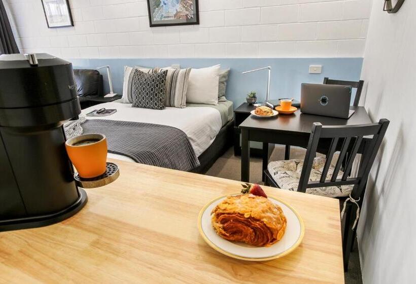 디럭스 룸, Sandbar Motel