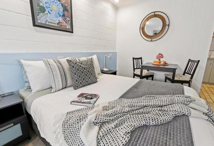 디럭스 룸, Sandbar Motel