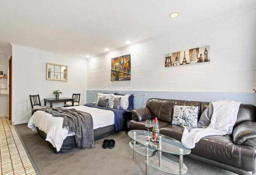 디럭스 룸, Sandbar Motel