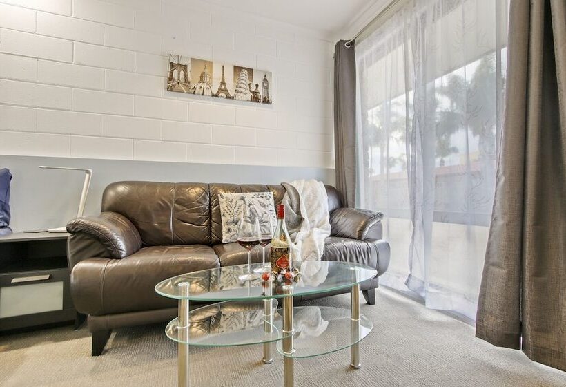 디럭스 룸, Sandbar Motel