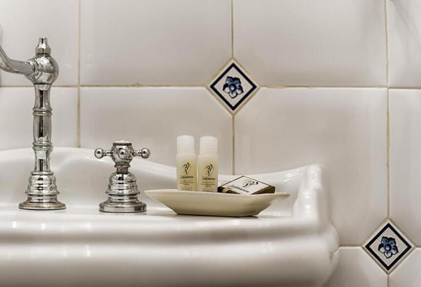 חדר סטנדרט לשלושה, Itria Palace