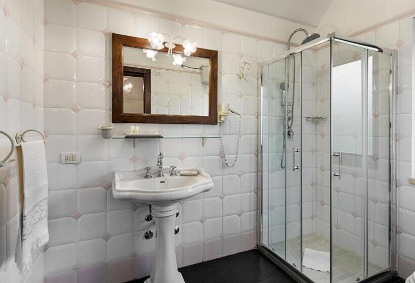 חדר סטנדרט לשלושה, Itria Palace