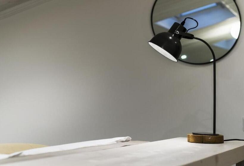 חדר אקונומי, Itria Palace