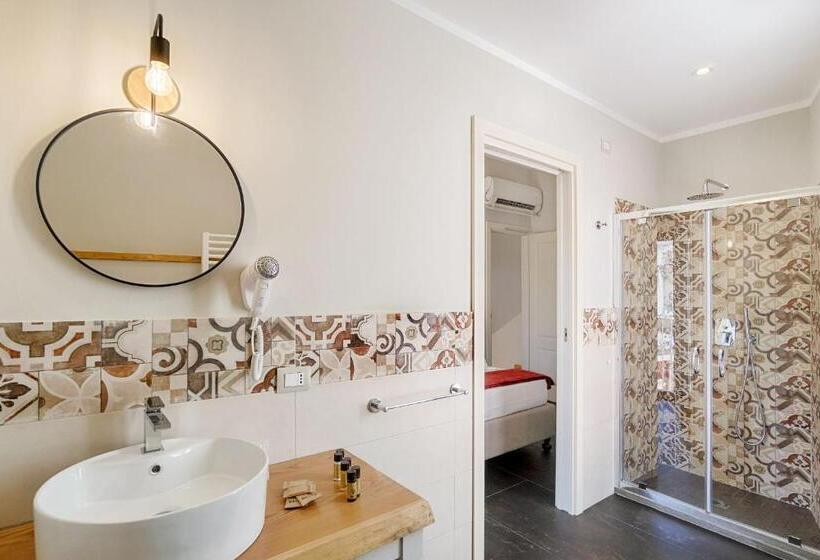 חדר משפחתי, Itria Palace