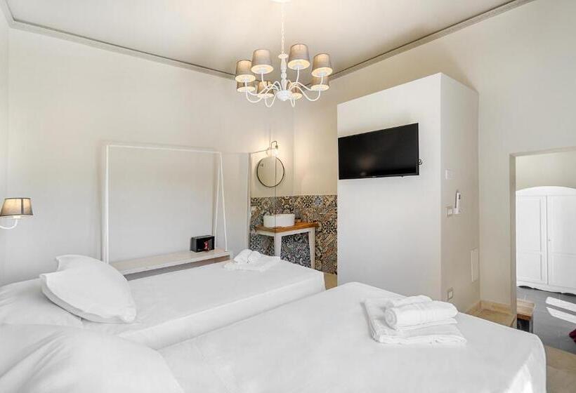 חדר משפחתי, Itria Palace