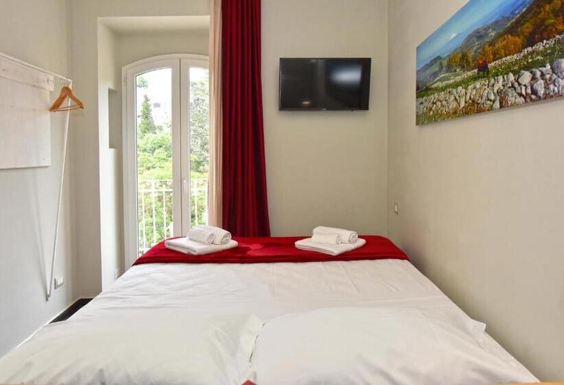 חדר אקונומי יחיד, Itria Palace