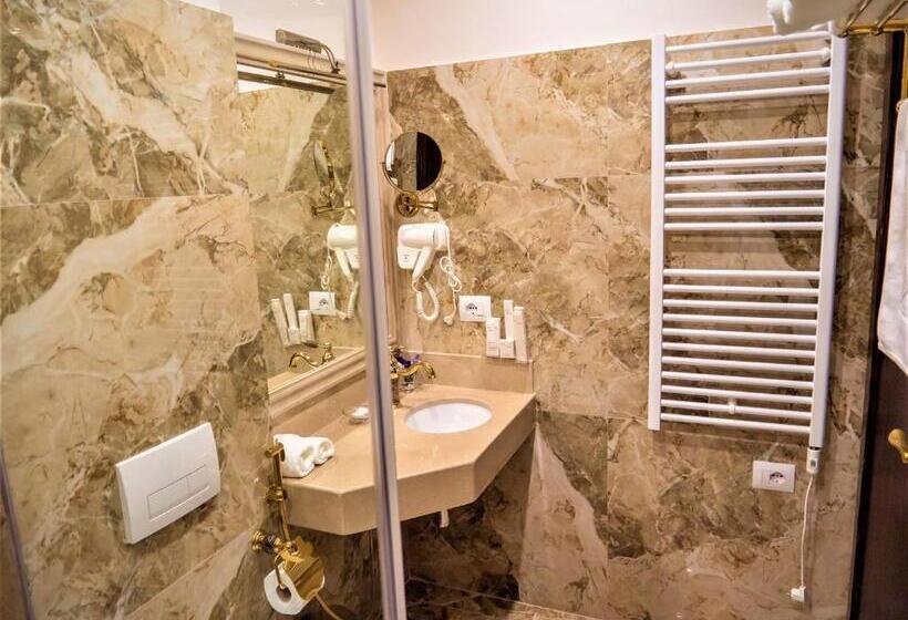 غرفة قياسية مزوَّدة بشُرفة, Boka