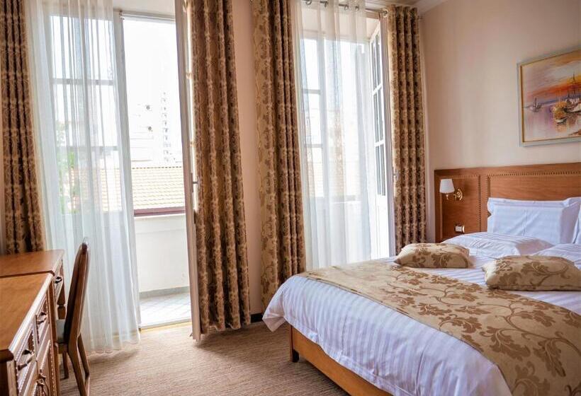 غرفة قياسية مزوَّدة بشُرفة, Boka